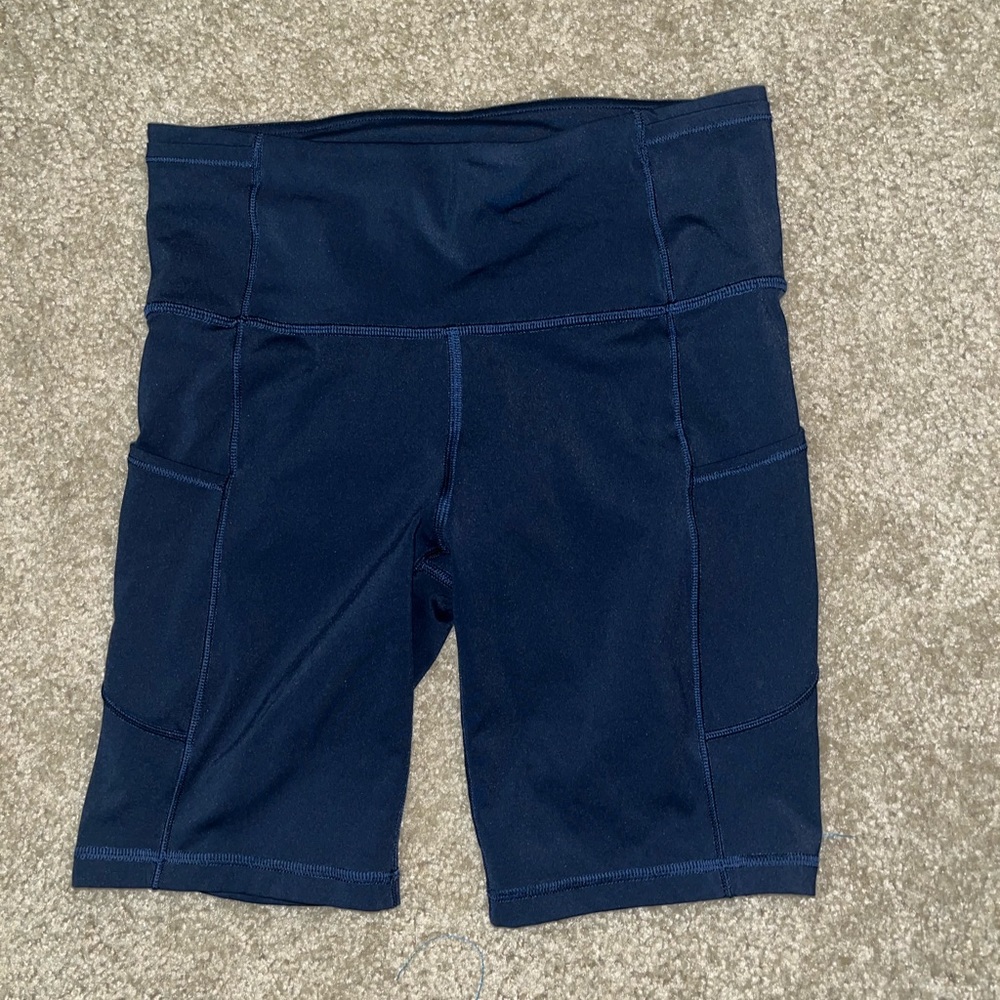Lululemon navy blue bike shorts with side pockets